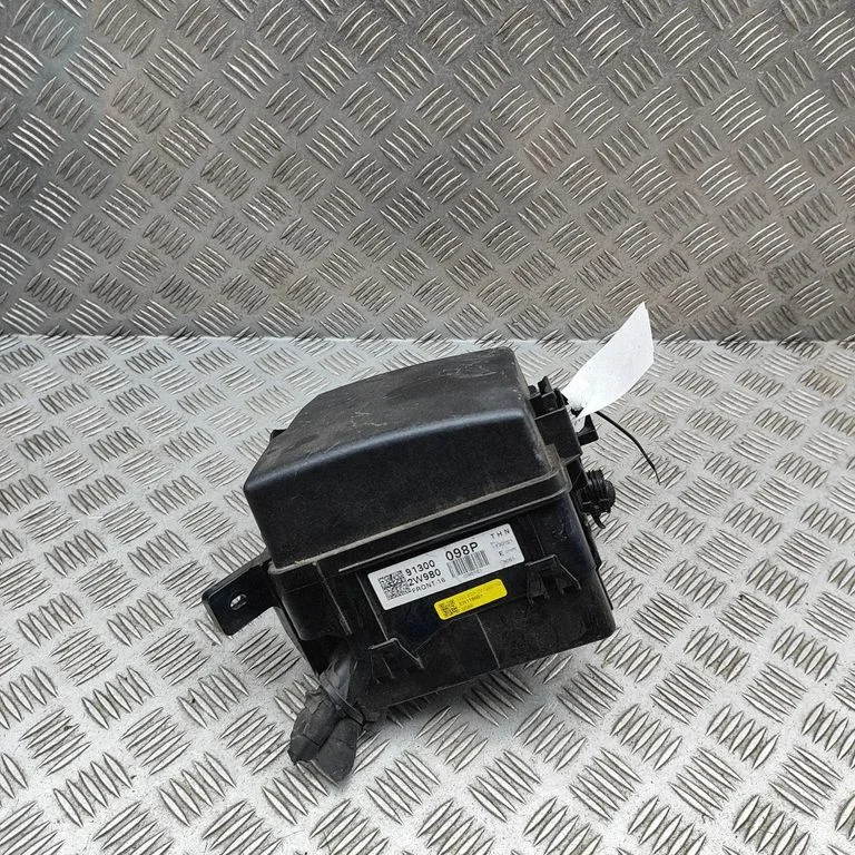 Drošinātāju kārba (komplekts) 913002W980