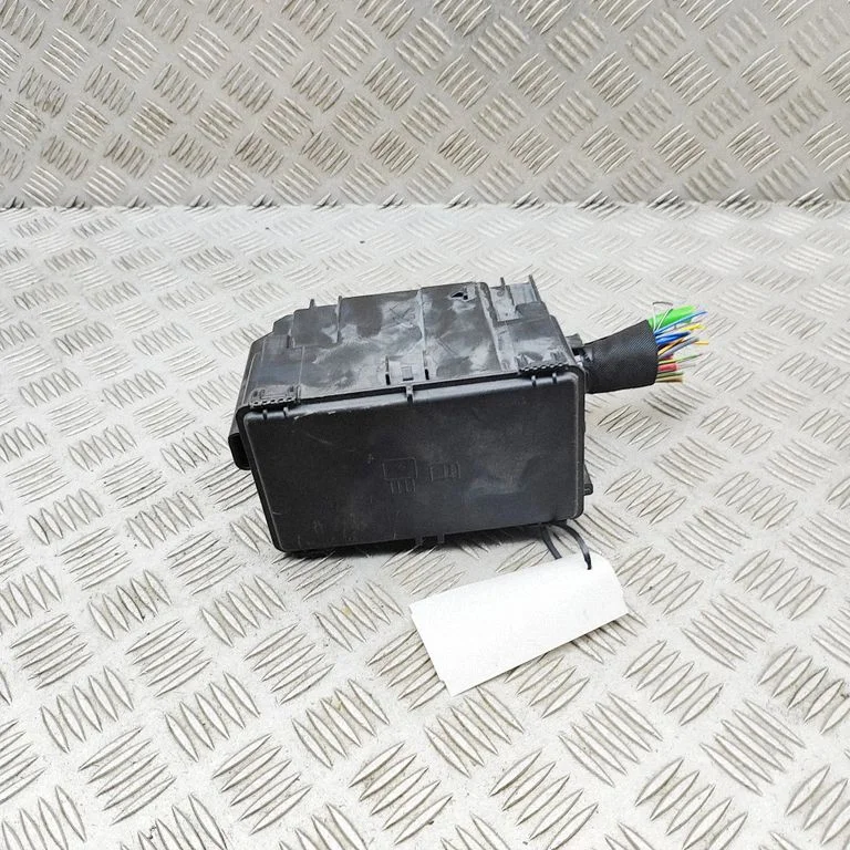 Drošinātāju kārba (komplekts) KU5T14A003GA