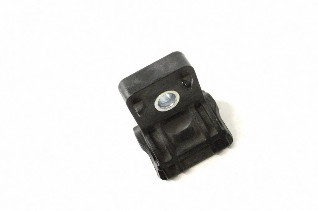 Radiatoru paneļa kronšteins 13250318