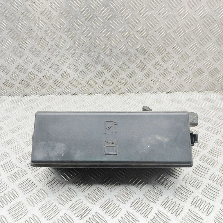 Skrzynka bezpieczników (komplet) FPLA14K016AA