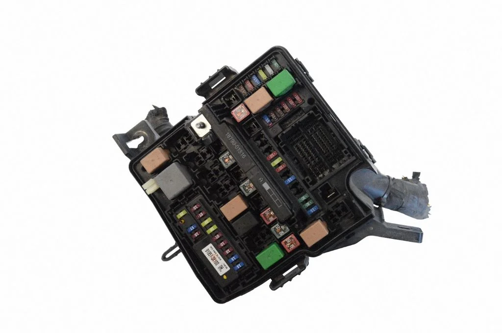 Fuse box set 912402P051