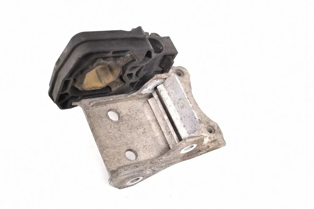 Radiator support slam panel bracket – BMW 5 Series F10 F11 (2009-2016)