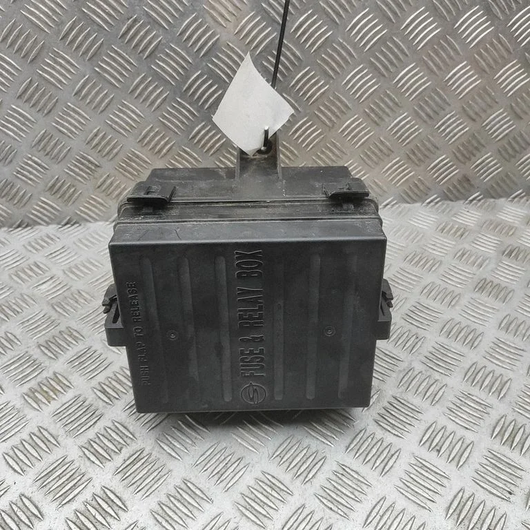Fuse box set 8231008G41