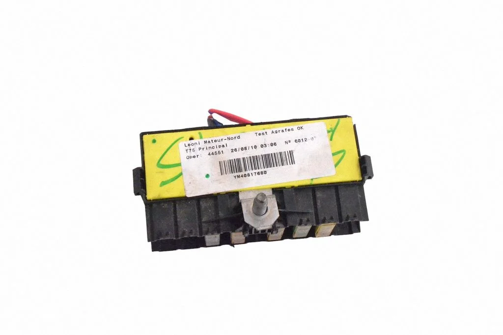 Drošinātāju kārba (komplekts) YM40817680