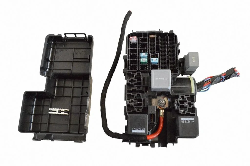 Fuse box set 31384034