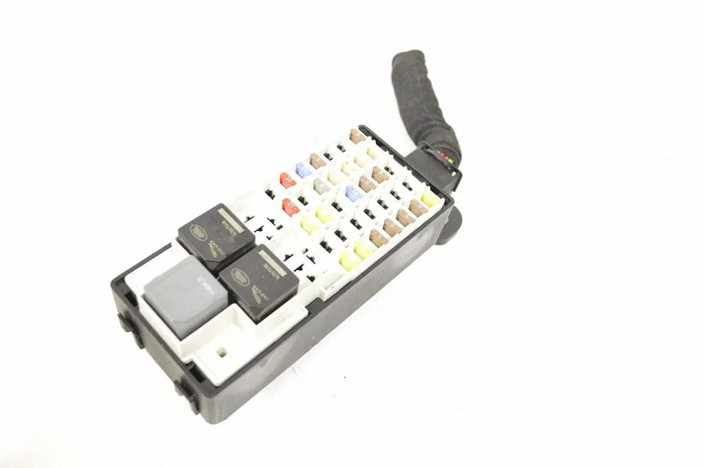 Fuse box set 8X73147K131DA