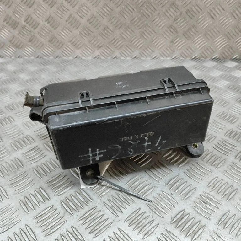 Drošinātāju kārba (komplekts) 8267228090