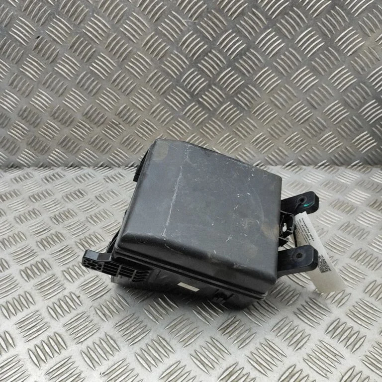 Drošinātāju kārba (komplekts) 913063U370
