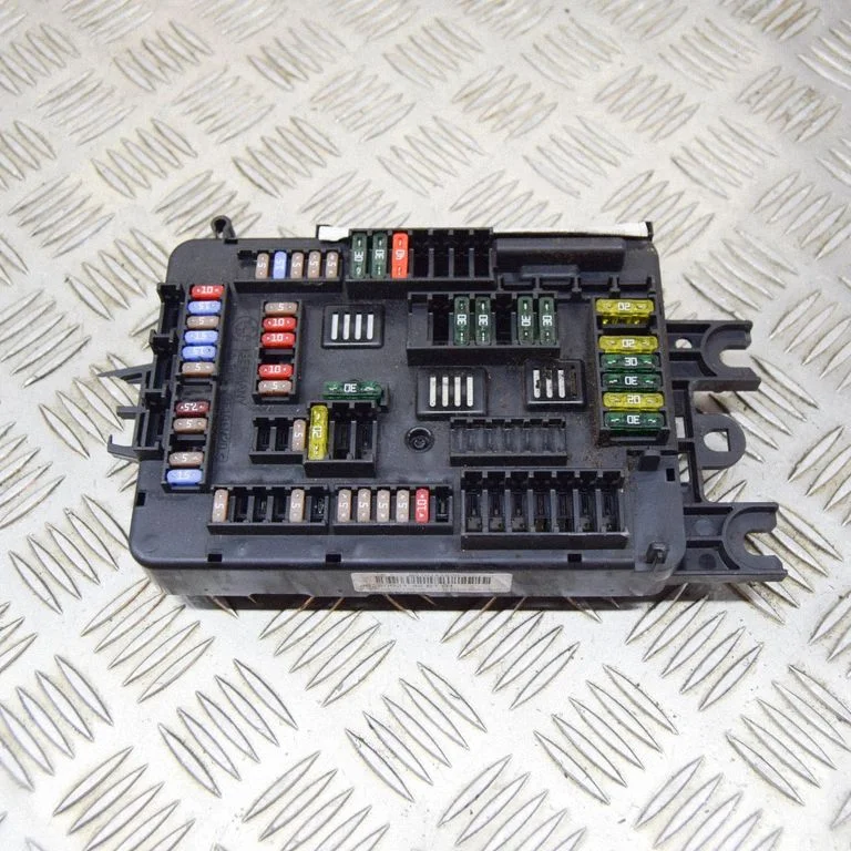 Drošinātāju kārba (komplekts) 9316570