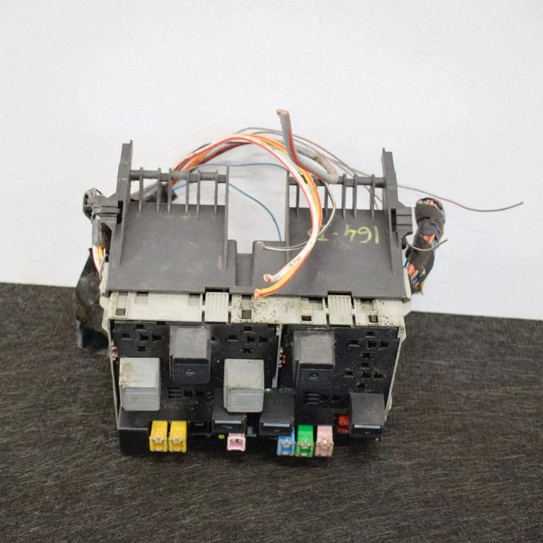 Fuse box set 6C1T14A067CA