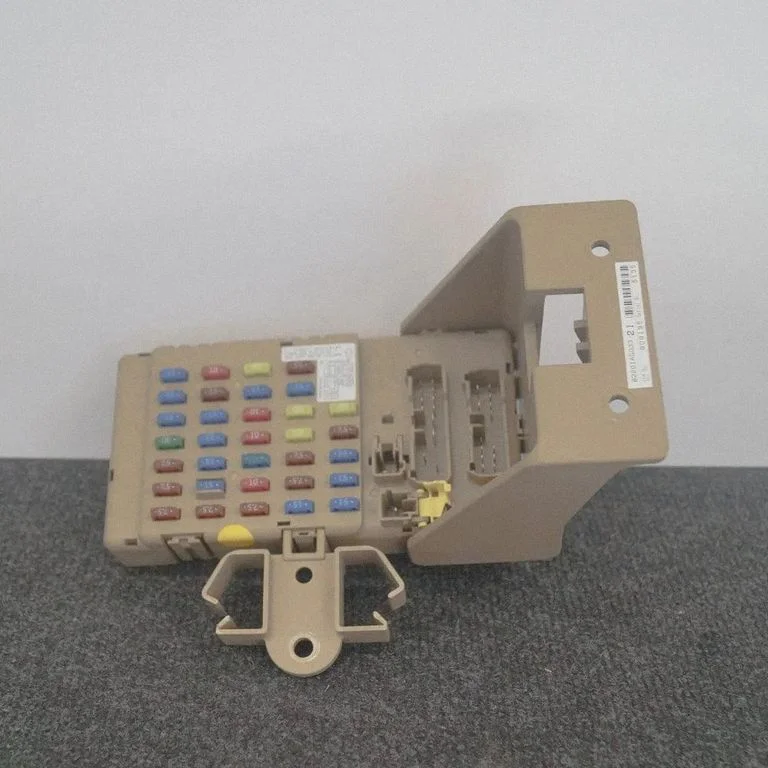 Drošinātāju kārba (komplekts) 82201AG033
