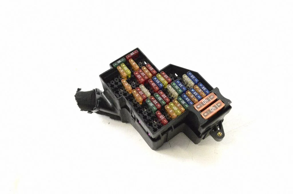 Drošinātāju kārba (komplekts) 7L0941824A