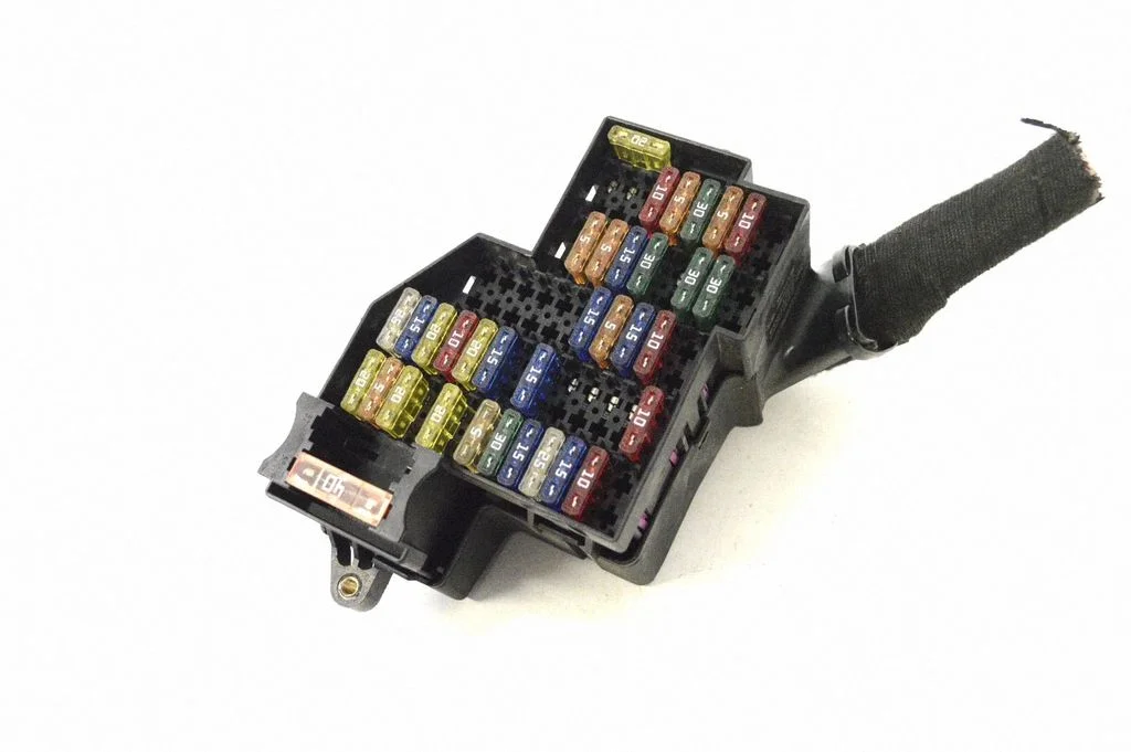 Drošinātāju kārba (komplekts) 7L0941828B