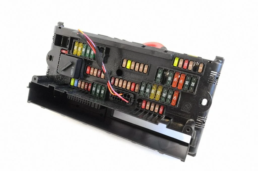 Fuse box set 9210861