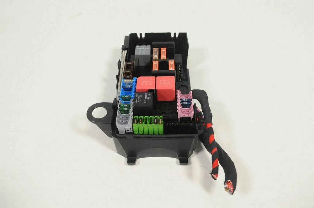 Fuse box set A2135400200