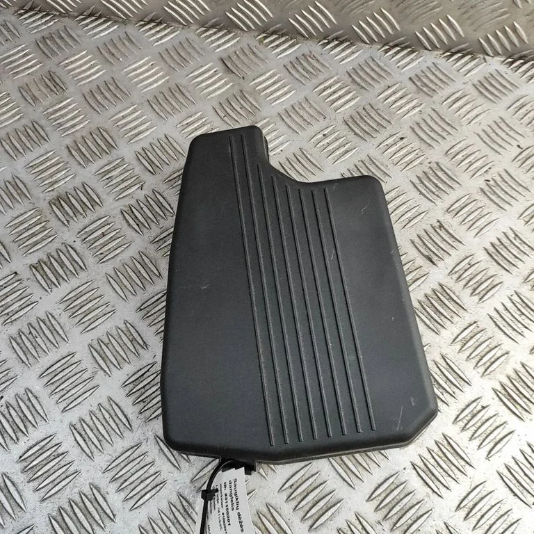 Fuse box cover KGC26676Y