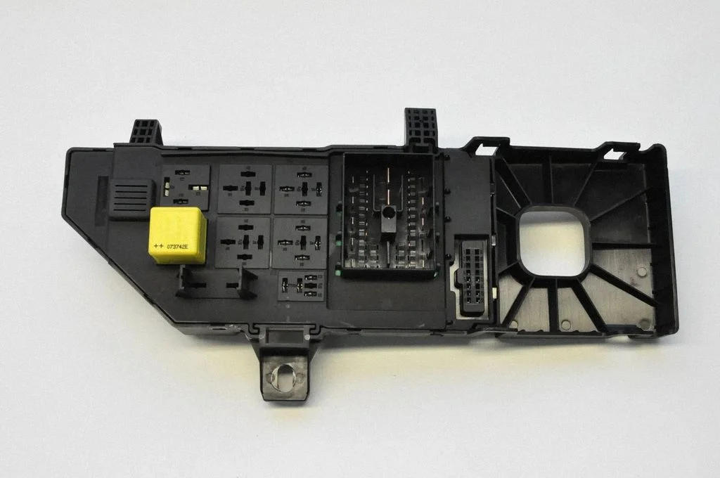 Drošinātāju kārba (komplekts) – Opel Signum (2003-2008)