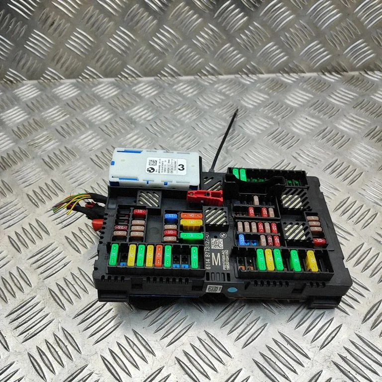 Drošinātāju bloks – BMW Series 8 M8 F91 F92 G14 G15 (2019-)