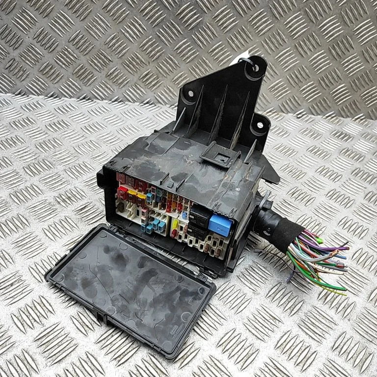 Drošinātāju bloks KU5T14A003GA