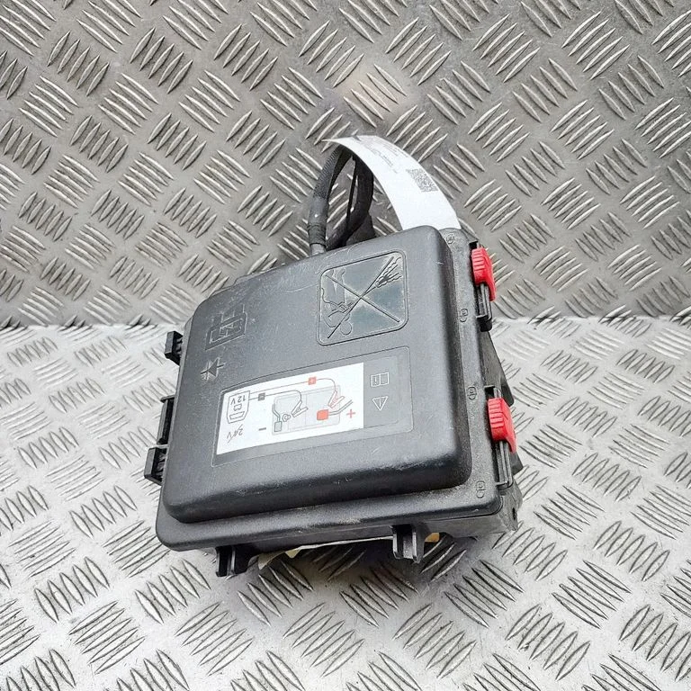 Drošinātāju bloks 9826717980