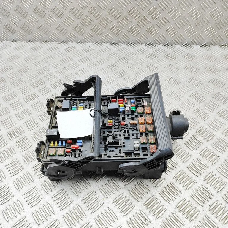 Kaitsmeplokk 84114437 – Cadillac Escalade IV (2014-2020)