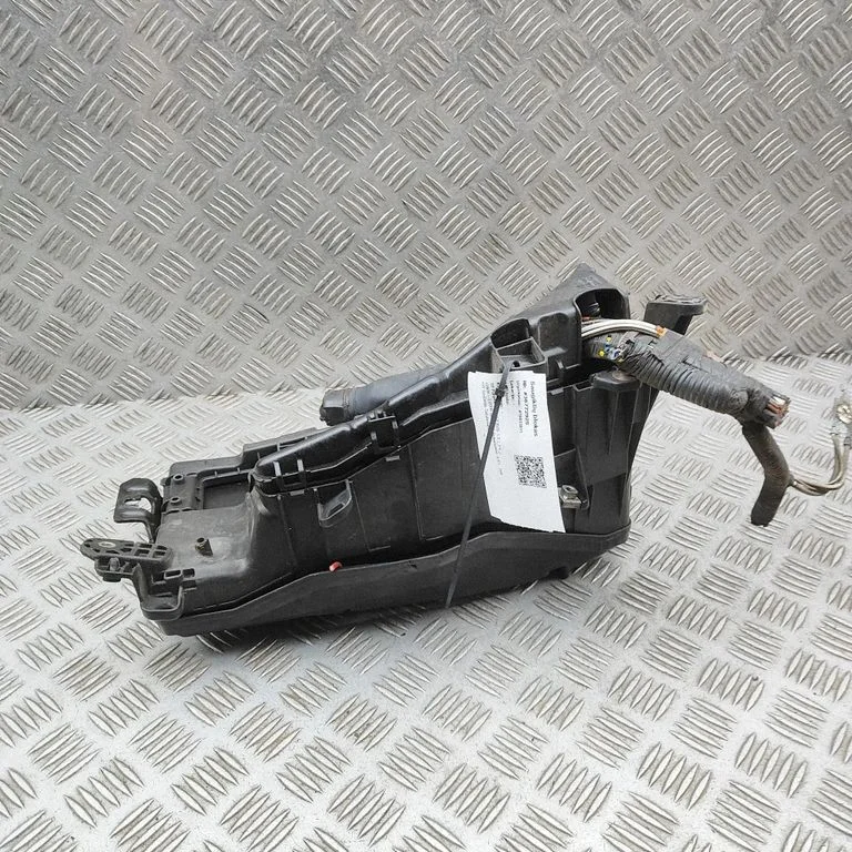 Fuse module 8272050080 – Lexus LS UCF30 (2001-2007)