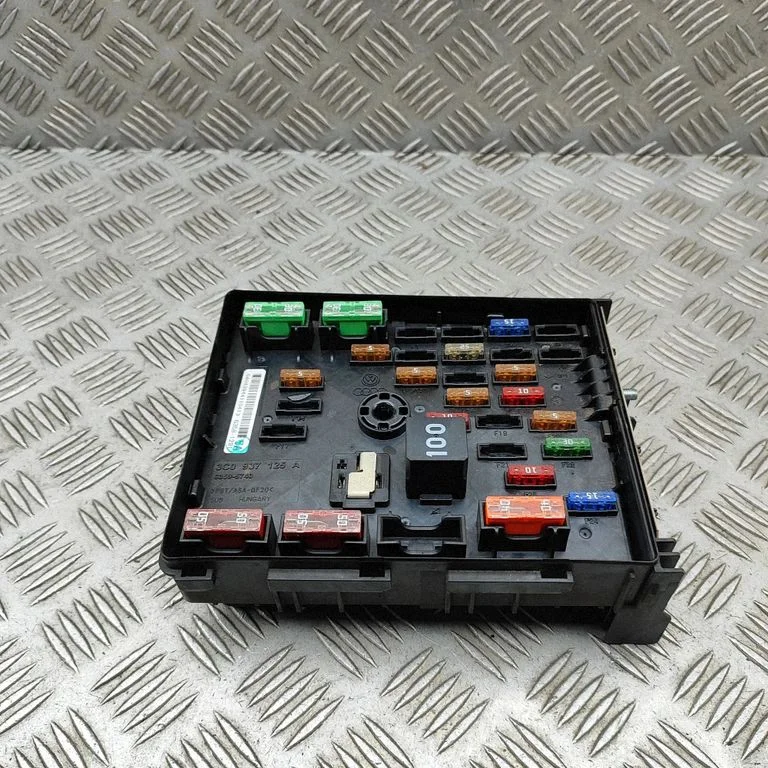 Drošinātāju bloks 63595743