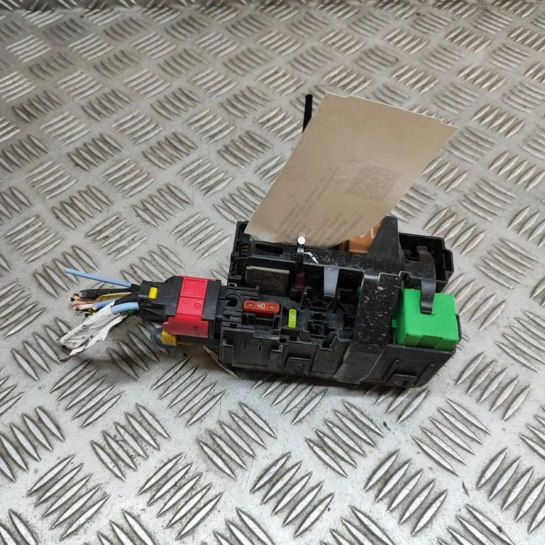 Drošinātāju bloks 9806192580