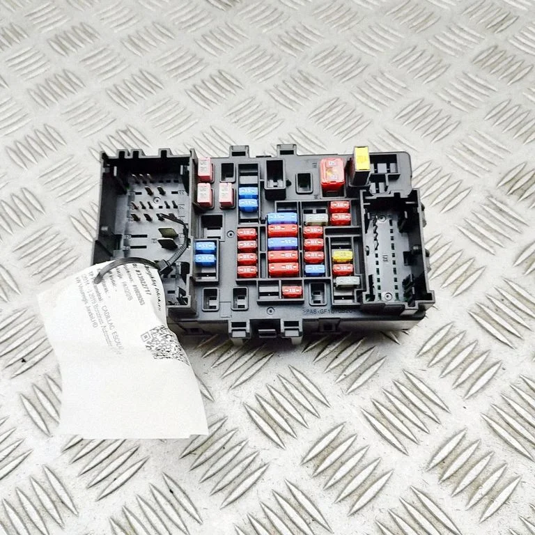 Kaitsmeplokk 84114432 – Cadillac Escalade IV (2014-2020)