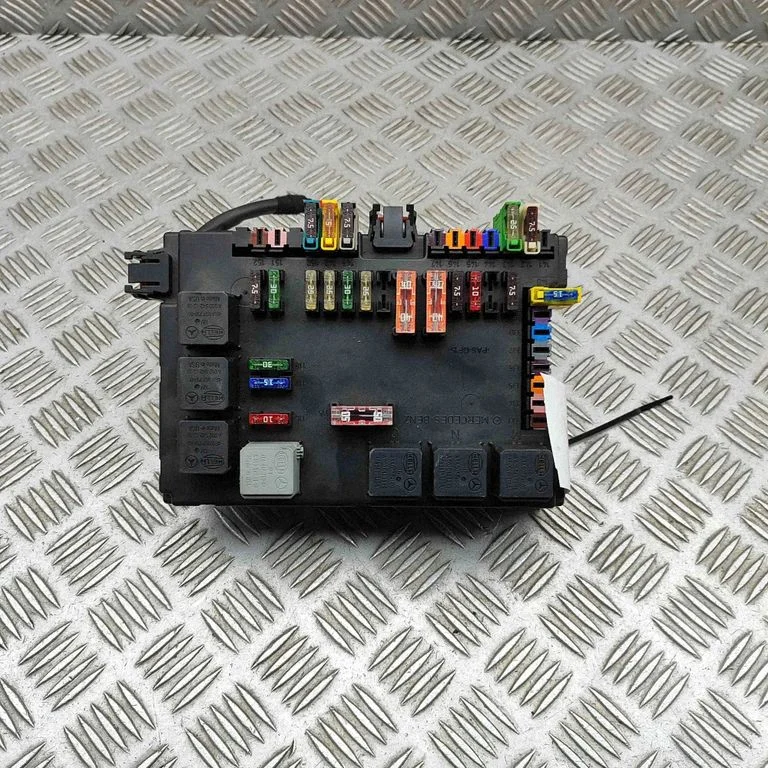 Drošinātāju bloks A2215450801