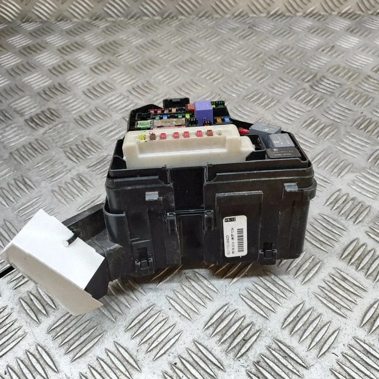 Drošinātāju bloks 827410D070