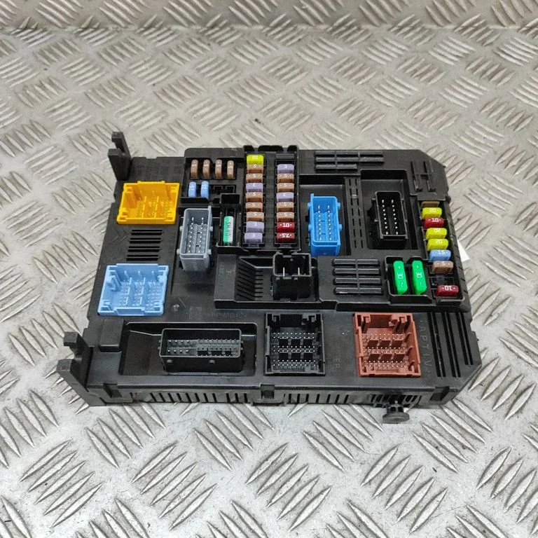 Fuse module – Opel Vivaro (2019-)