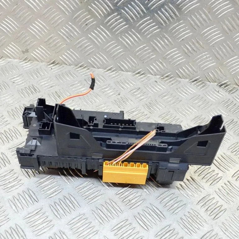 Drošinātāju bloks 016706581
