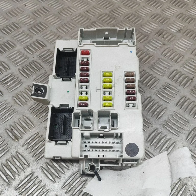 Drošinātāju bloks 51965996