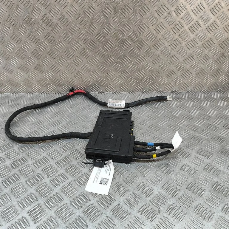 Moduł bezpieczników M8E214A073PC