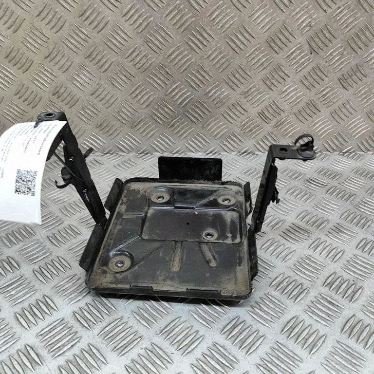 Akumulatora kārba J9D310723AP