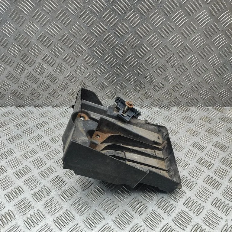 Akumulatora kārba 05115730AC