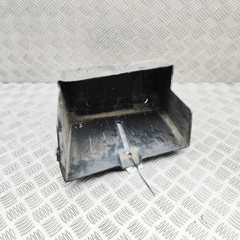 Aku kast MN179221