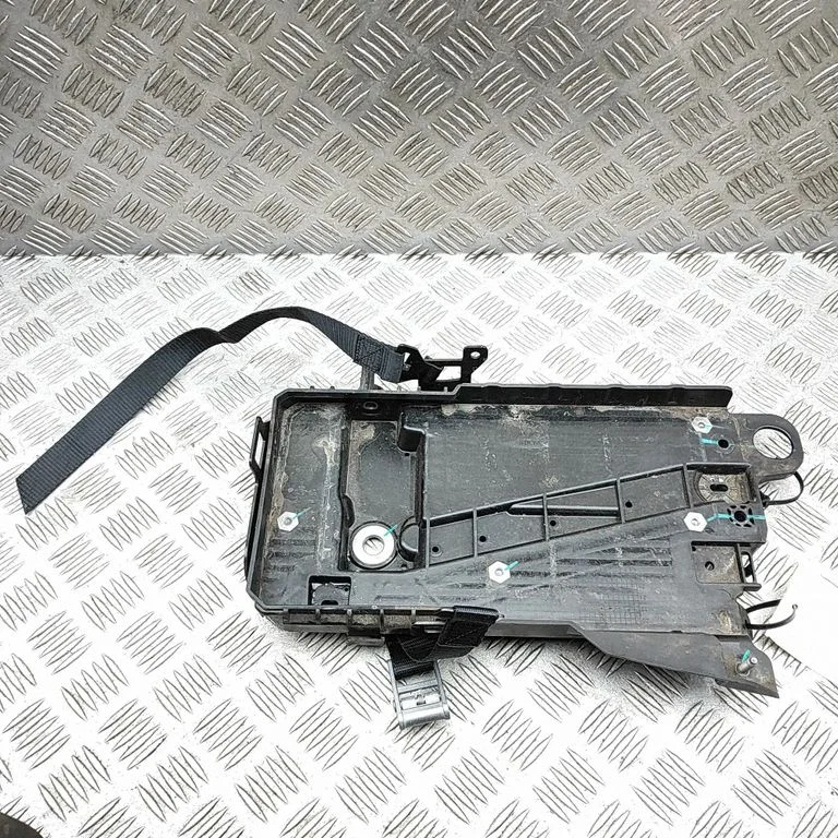 Battery box tray 8888900535