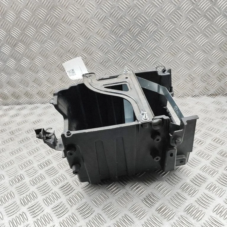 Akumulatora kārba L1BB10723BB