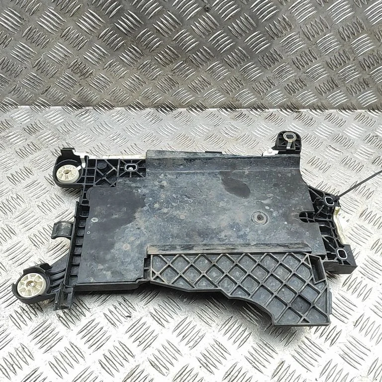 Aku kast – BMW 1-seeria F40 (2019-2023)