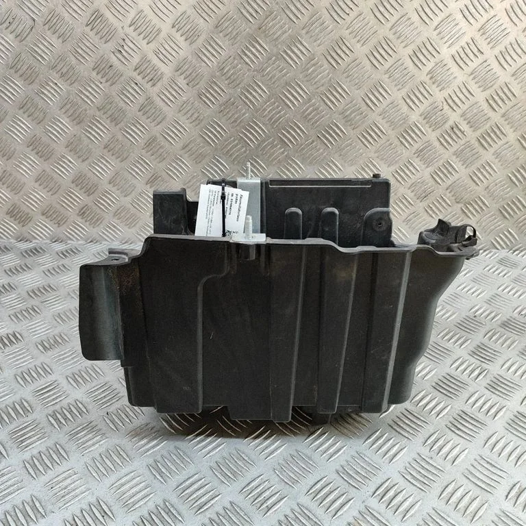Akumulatora kārba L1BB10723BB