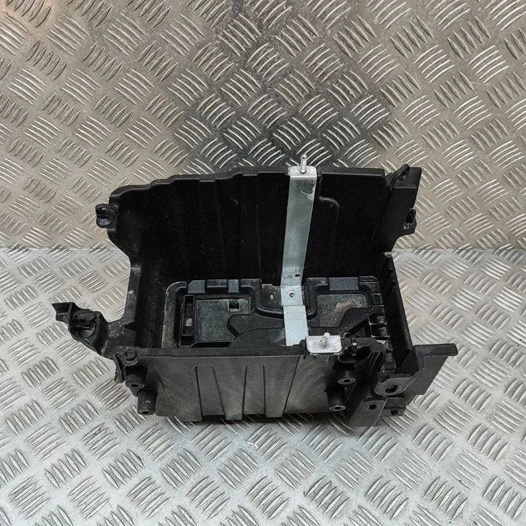 Akumulatora kārba L1BB10723BB