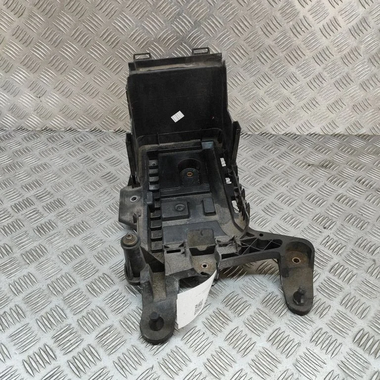 Akumulatora kārba 1K0915333