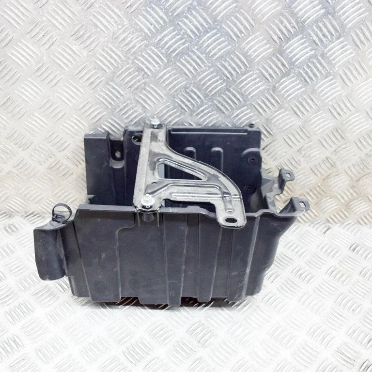 Akumulatora kārba L1BB10723AA