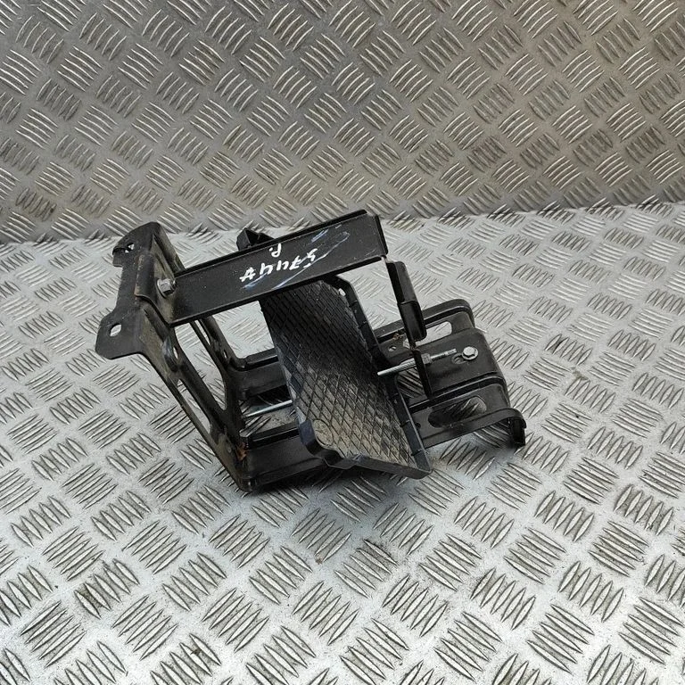 Battery bracket 103102900E