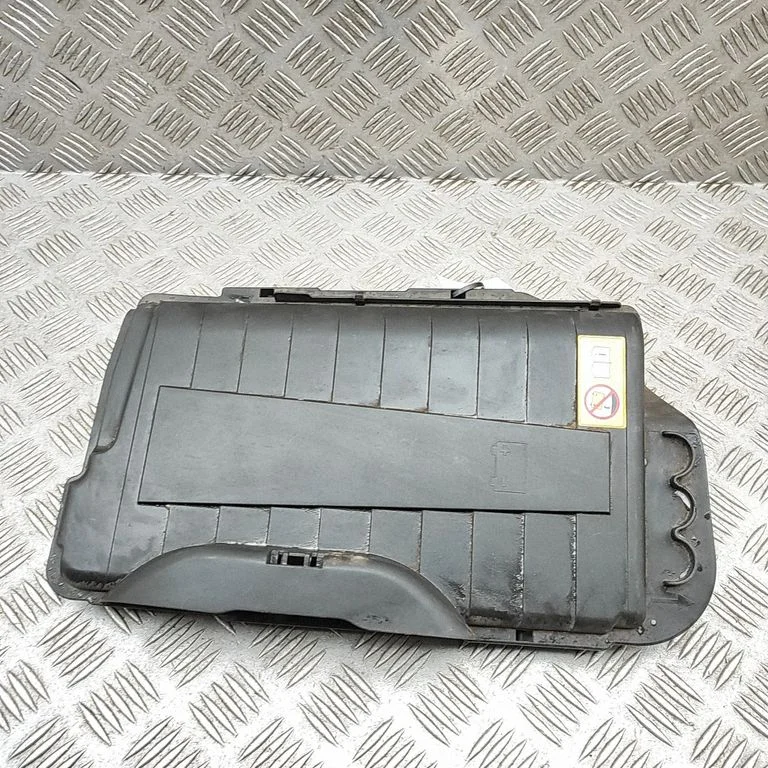 Pokrywa skrzynki akumulatora – Mercedes-Benz Klasa CLA C117 X117 W117 (2013-2019)