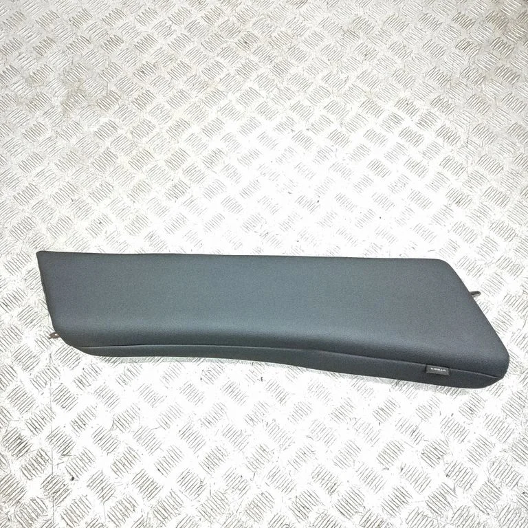 Cita salona detaļa 4M8885704L