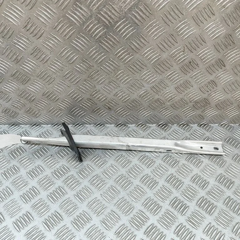 Cita motora nodalījuma detaļa 8W0805646B
