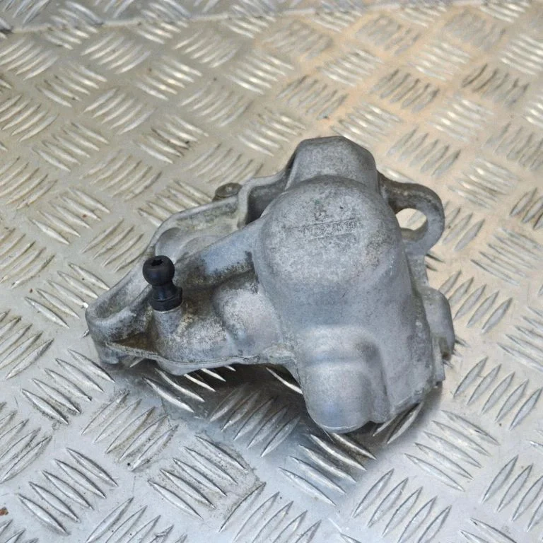 Other engine bay part A2740920534